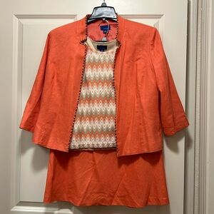 A beautiful woman’s  Skirt suit, size 16, very good condition